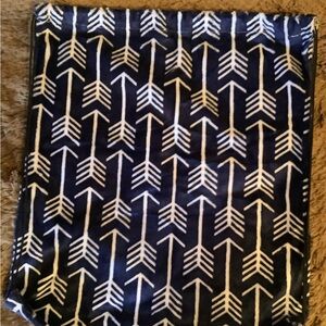 Sew Sweet Minky Drawstring Bag, Navy and White Arrow Pattern Blanket